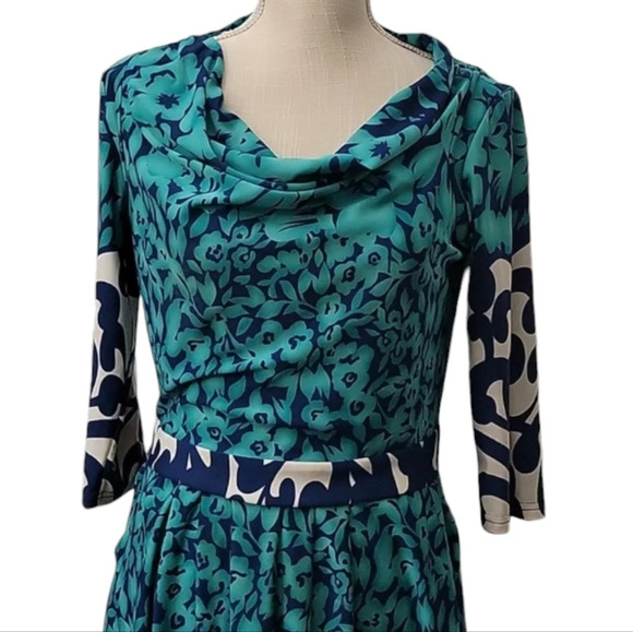 Reborn Dress - Picture 2 of 5